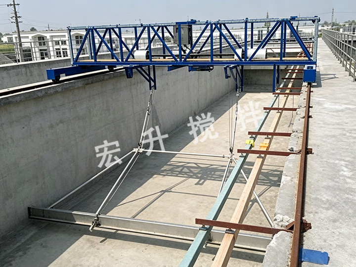 行車泵吸式刮泥機
